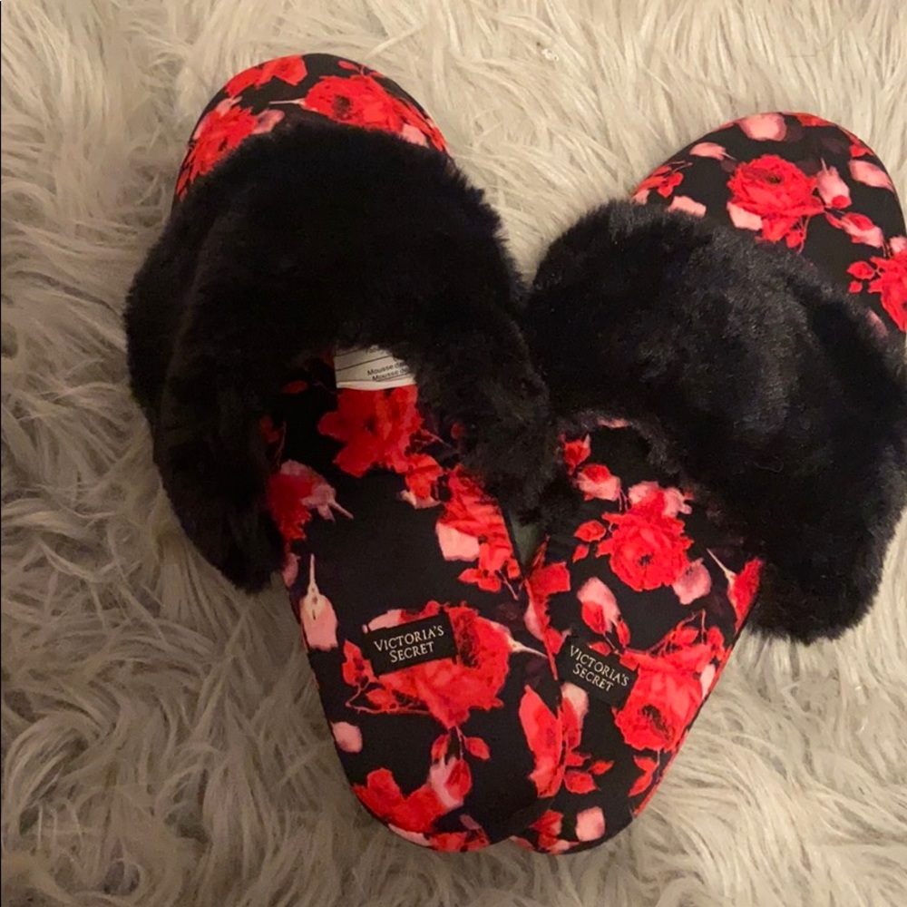 NWOT Victoria’s Secret slipper